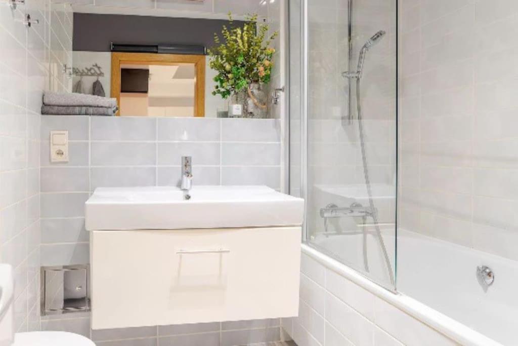 Uroczy Apartament - Angel City Krakow Dış mekan fotoğraf
